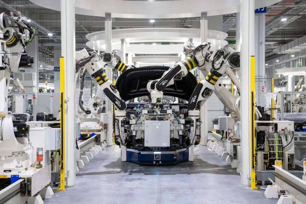 2025 Industrial Robots Report AI, Humanoids & Collaborative Robots Redefine Manufacturing