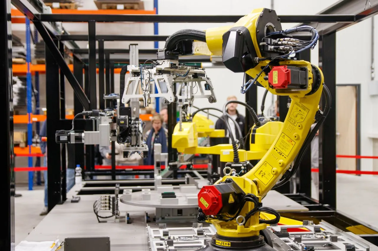 Güdel to Showcase “Grinding Beyond Stationary Robots” with Integrated Vertical and Horizontal Motion at Automate 2026