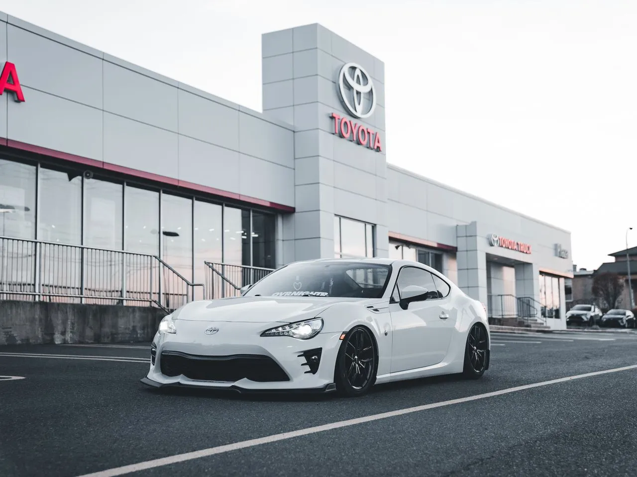 The Presidio Group Exclusively Advised AutoCanada on the Sale of Toyota of Lincolnwood to Serra Automotive