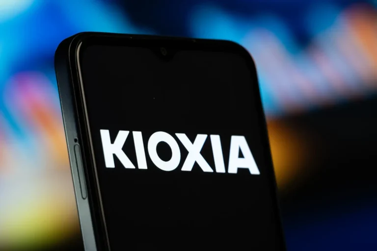 Kioxia begins shipping samples of 9th generation 1 Tb TLC BiCS FLASH™ devices.